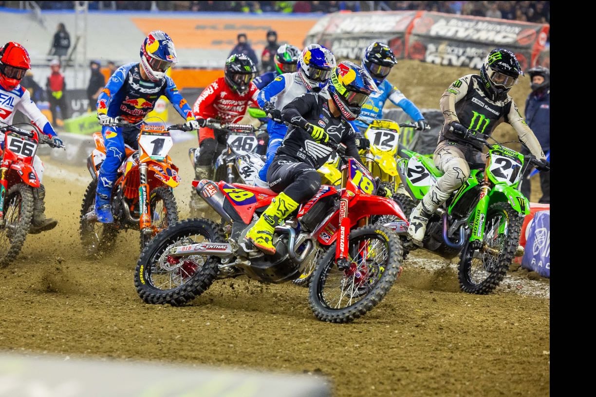 Detroit - Jett returns to form and wins handily. Tomac finished out T10 first since 2019. Sexton P2 takes back red plate, Roczen 3rd. Nothing exciting.