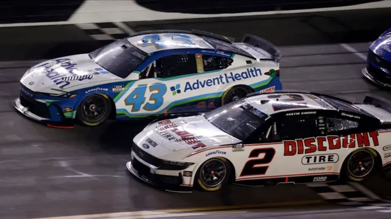 Duel 2 - Embarrassing all around. Yellow comes out a second before finish line which robs Jones of win. Jones goes to celebrate, Cindric can't find flag. I bet on Jones