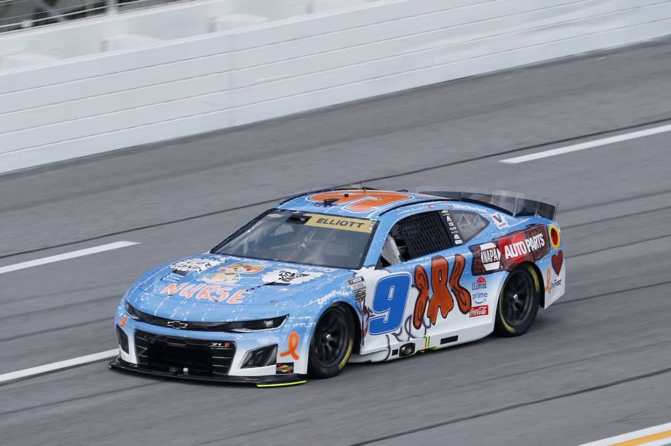 Atlanta 2 - Chase snaps 44 race winless streak in awesome race, passing Brad on final lap. Bowman helped push teammate past him. Several contenders in wrecks