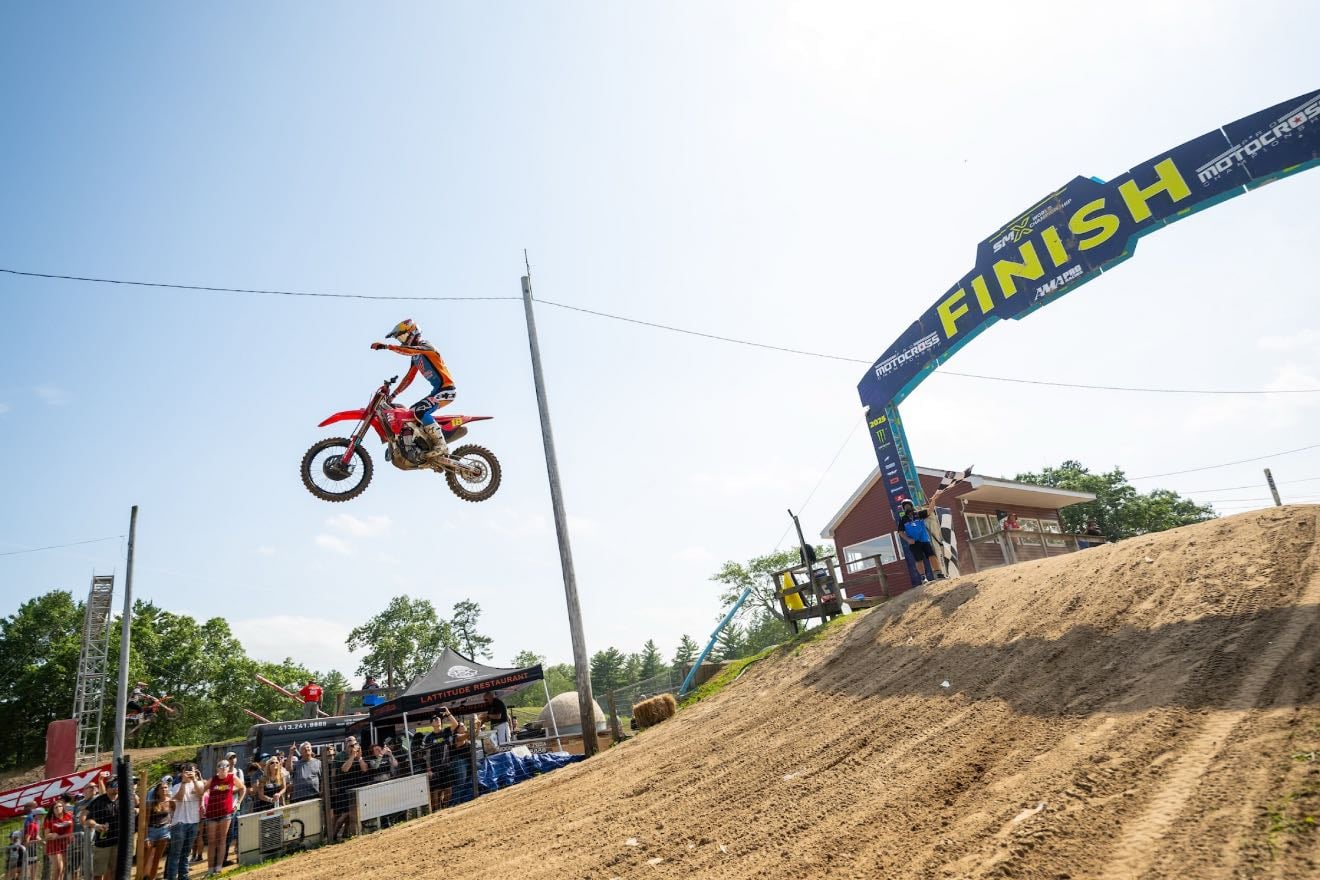 Southwick Moto 2 - Jett gets holeshot and wins by 20 seconds, lapping up to 12th place. Prado and AP both made mistakes. Hunter 2nd again, Tomac 3rd