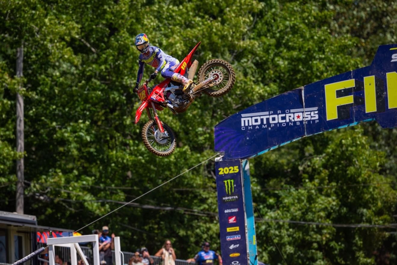 Budds Creek Moto 1 - Jett wins comfortably but the battle for 2nd and 3rd is decent with Hunter passing RJ for 3rd but can't catch Cooper
