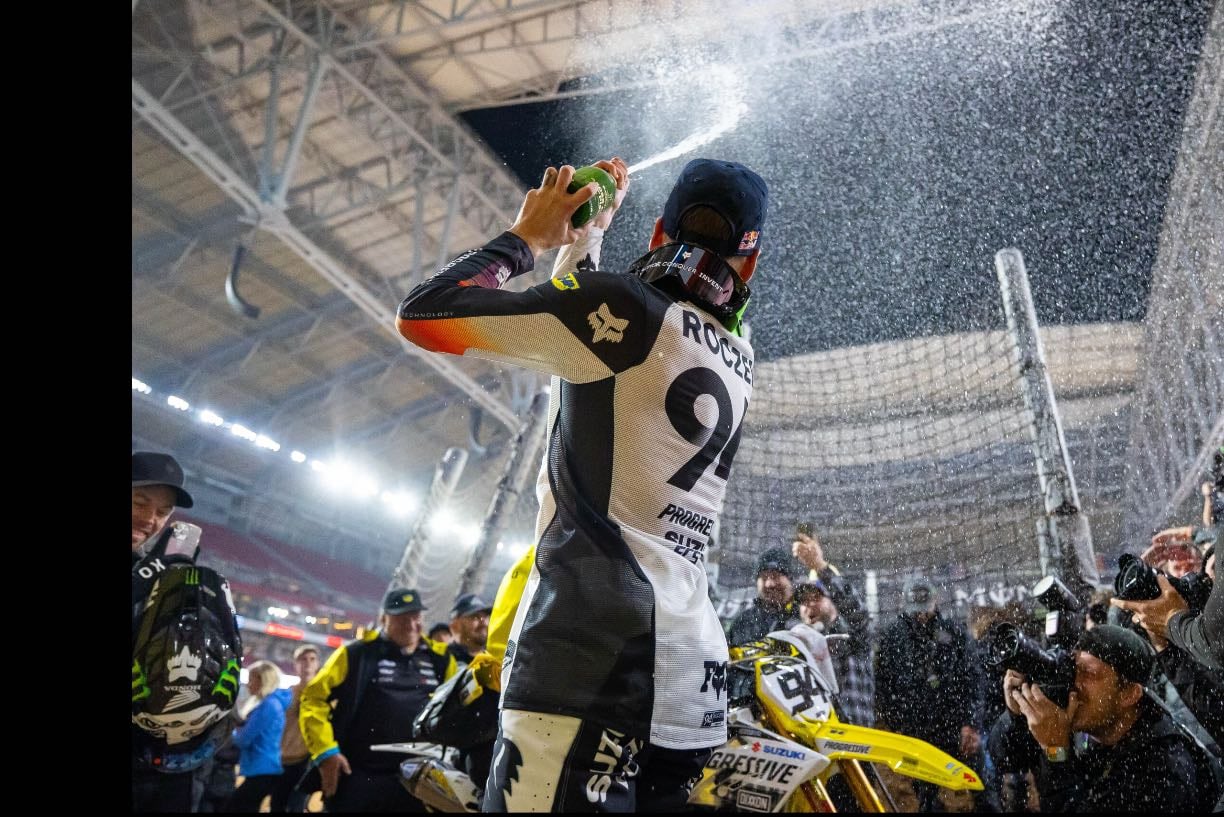 Glendale - Roczen grabbed holeshot and led every lap convincingly. Jett had problem but came back to finish on podium. Anderson P2. Pless went down