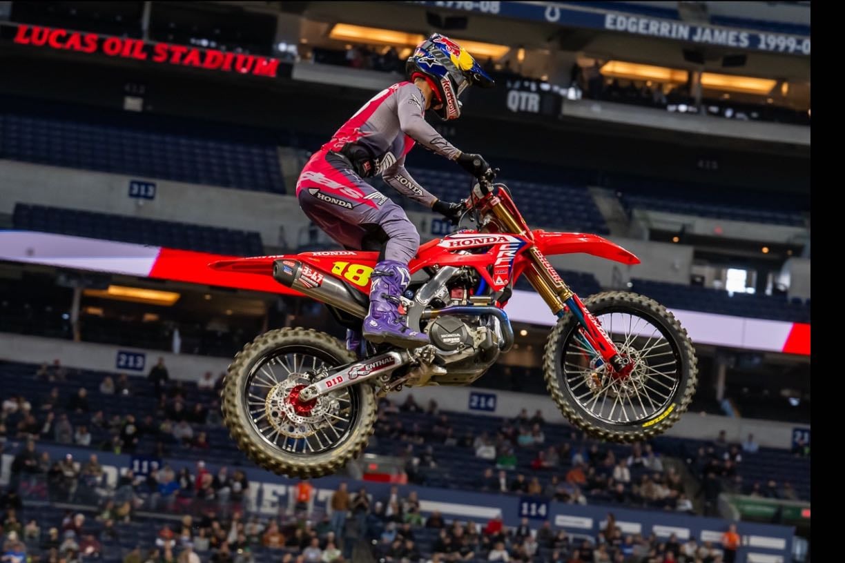 Indianapolis - Triple crown. Jett was in control all night and swept all three rounds. Was going to be two stars but in final race Jett and Ken had nice battle