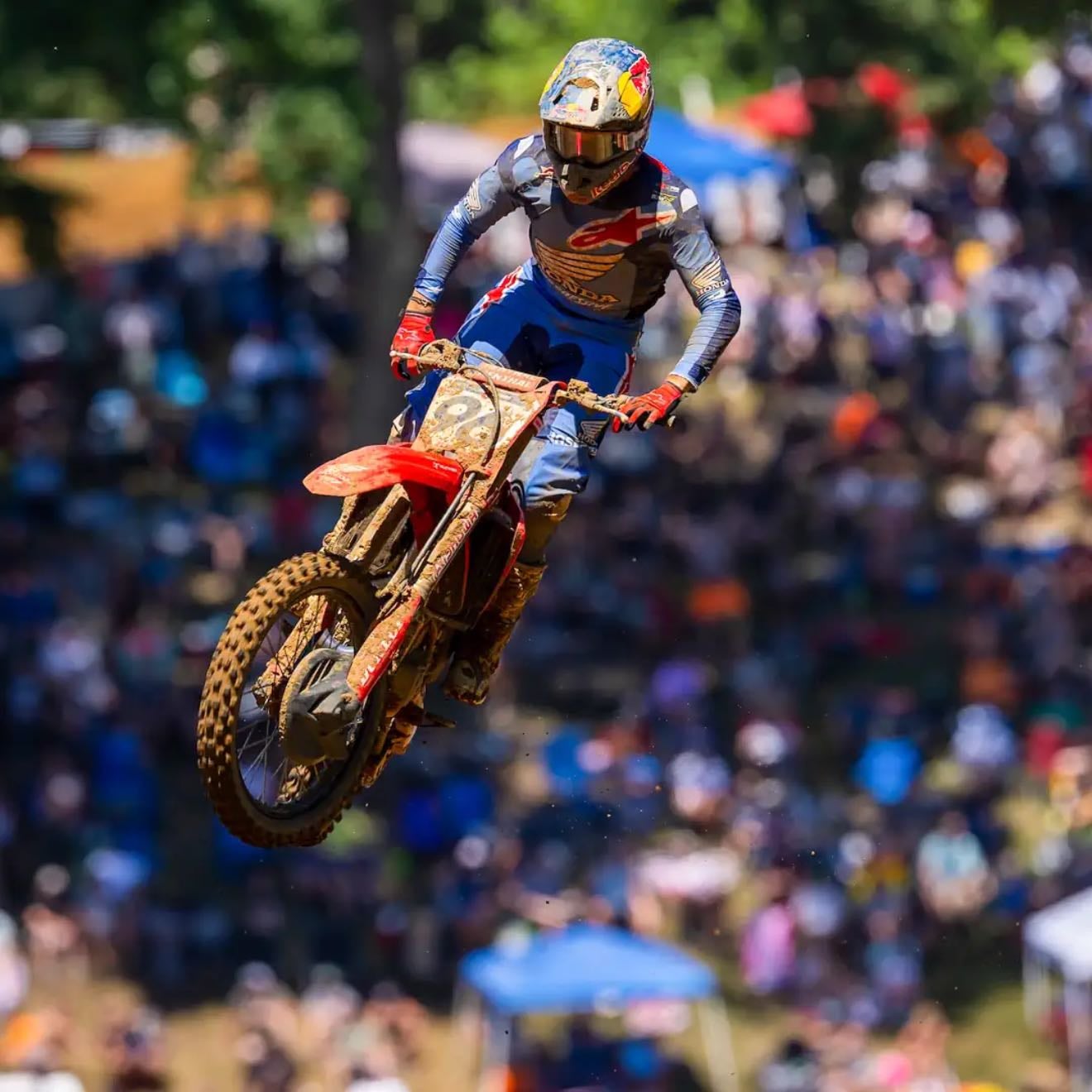 Budds Creek Moto 2 - Hunter got holeshot and Jett just rode comfortably behind him. In the end Jett really slowed down and Hunter won by about 10 seconds