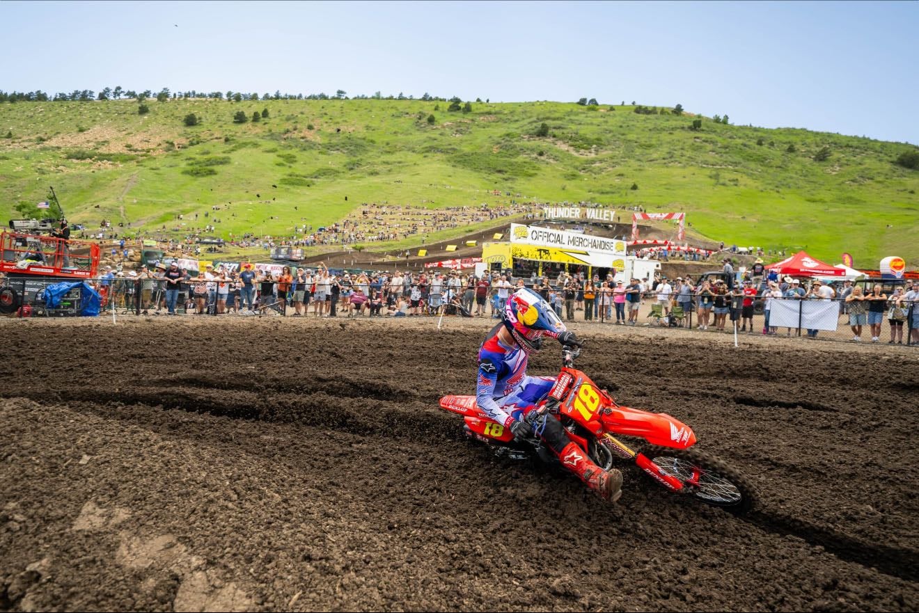 Thunder Valley Moto 1 - Jett is out front but start to slow down and AP catches him out of nowhere. He gets by and tries for first moto win but Jett recovers and gets P1. Hunter goes down on final lap and Tomac takes 3rd