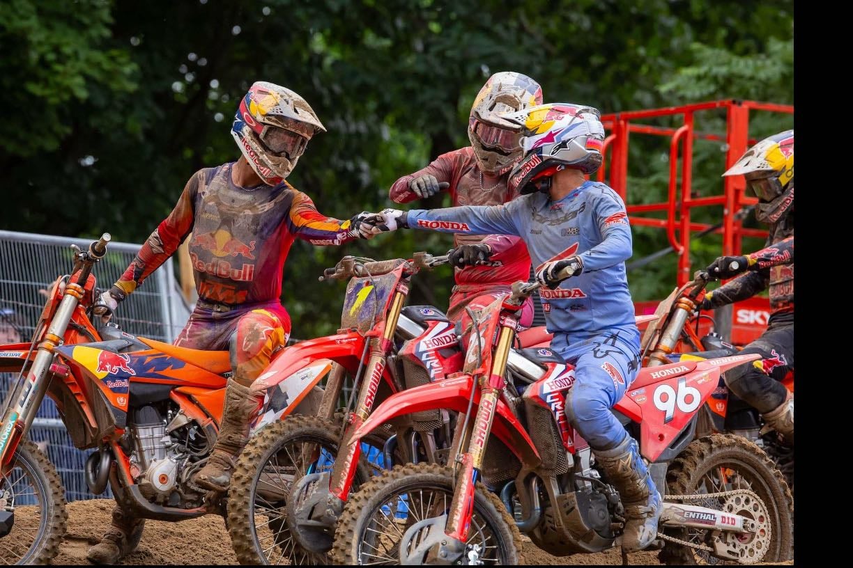 Southwick Moto 2 - A decent battle at first between Jett and Hunter but Jett pulled away and won by almost seven seconds. Top three had big lead over field