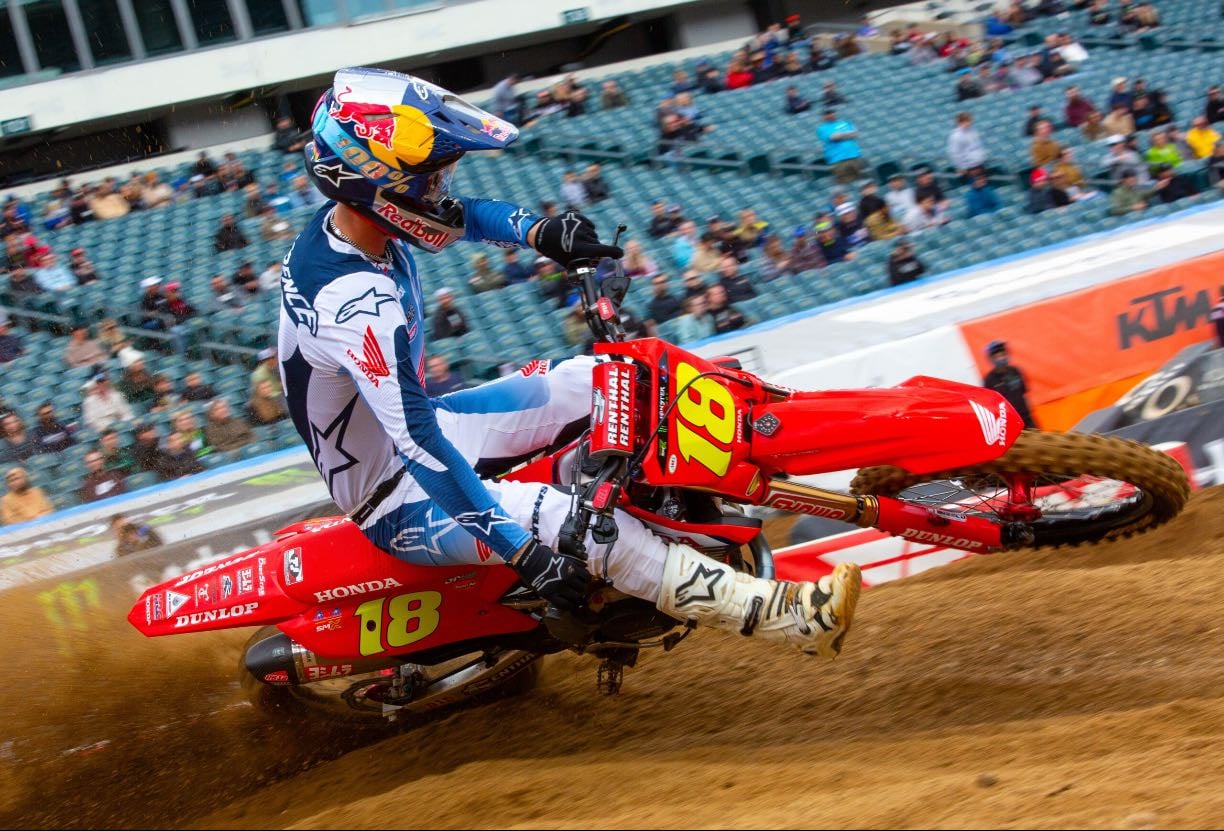 Philadelphia - Jett made nice move to get hole shot and led wire to wire. Webb coughed up 2nd to Sexton then Anderson passed him to lose two points. Barcia, Hunter send