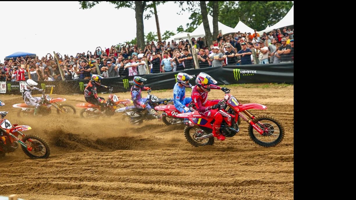 Southwick Moto 1 - Jett looks like his usual self again winning by big margin. Focus is mainly on Malcom and foreign guys around 8-10. Hunter 2nd. AP has goggle change
