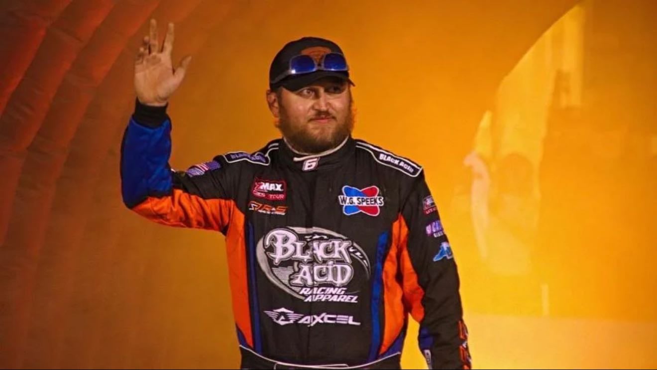 New River - April 13, 2024
Great race. Several early lead changes early. Landon charges to front but wears tire. Dale in wreck. BB blows tire. Mini almost runs down Bobby
