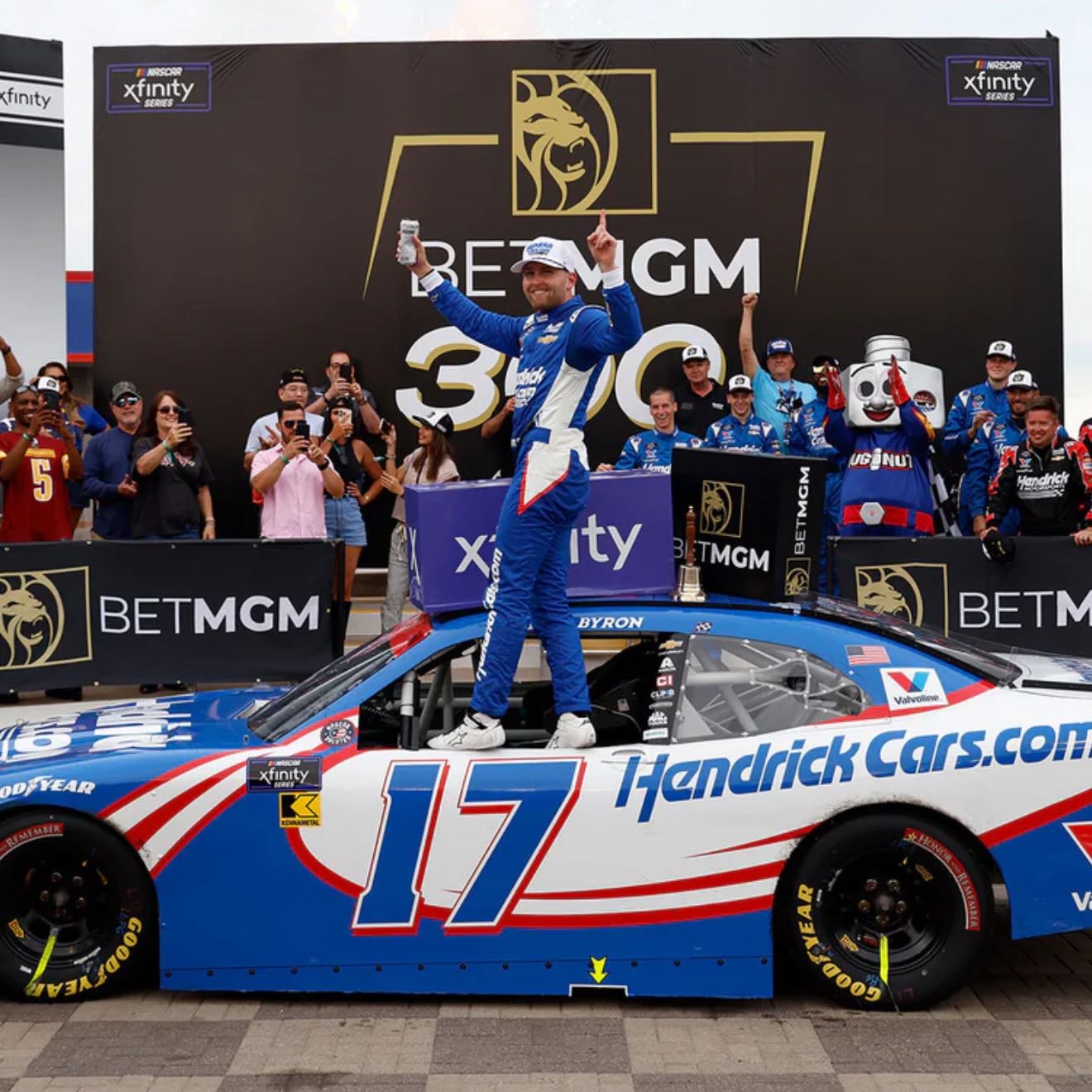 Charlotte - Byron sweeps stages but gets speeding penalty and has to charge from back. Thanks to cautions and better tires than 7 he passes him in overtime