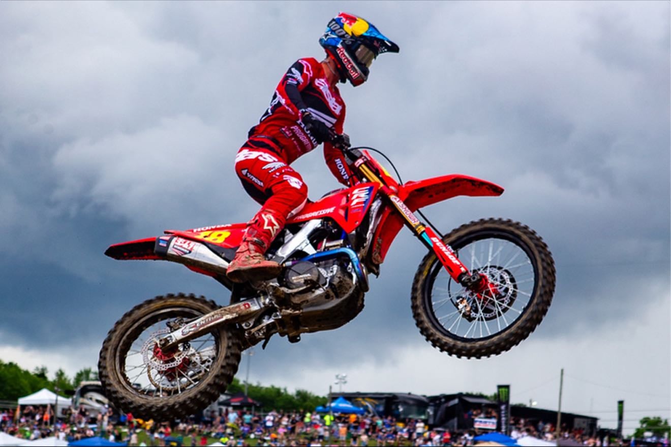High Point Moto 1 - Jett gets holeshot and leads but stalls bike and both AP and Hunter go by. But he quickly passes brother and later AP to still win comfortably. Good 3rd place battle between JCoop and Hunter with Tomac also close