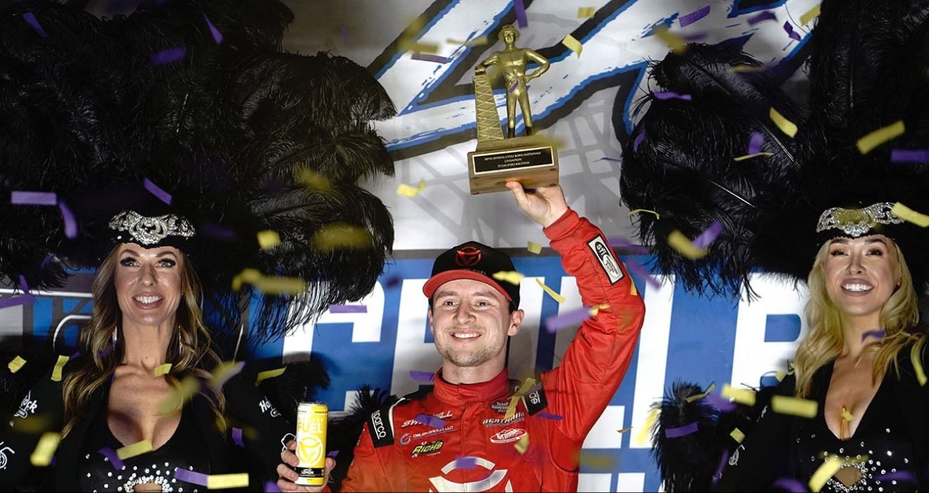 Chili Bowl Nationals A Feature - January 13, 2024
Disappointing ending to the hype leading up to it. Seavey led every lap. Track wasn't good and it turned into a single file race in last 10 laps. Buddy 2nd