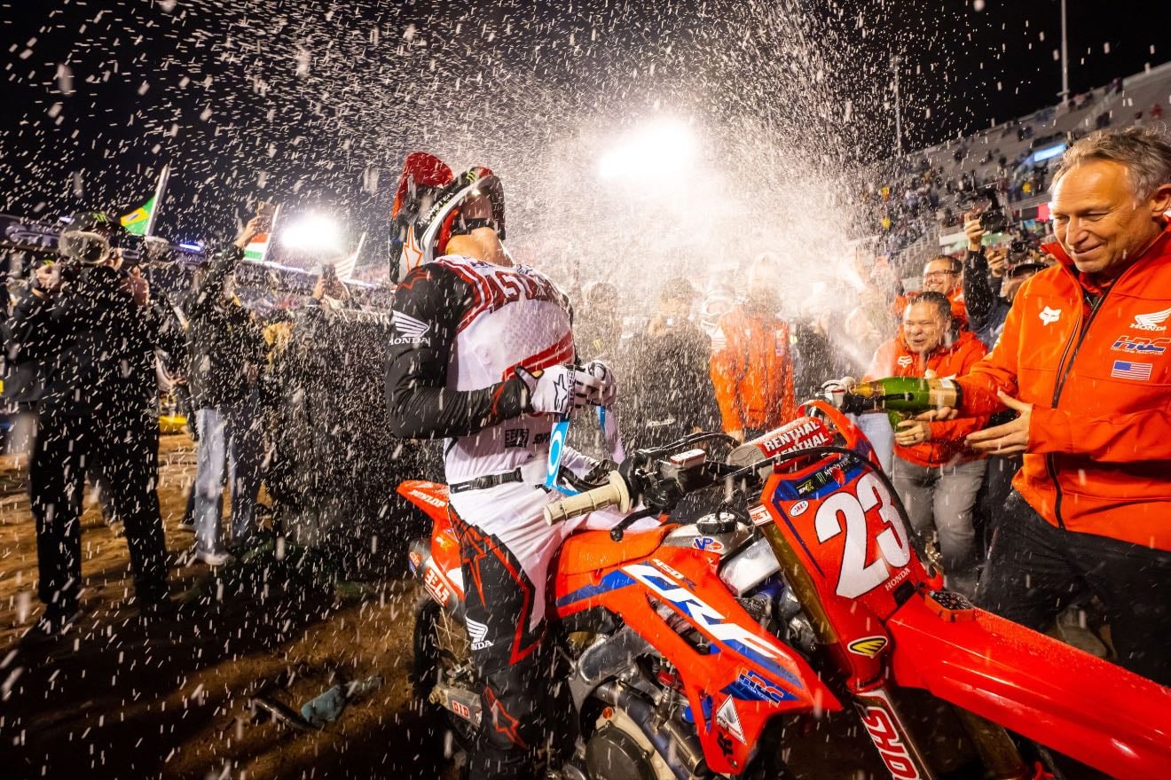 Salt Lake City - Pointless race with Sexton already clinching title basically unless he would have wrecked. Race is made worse with Roczen going out early with injury