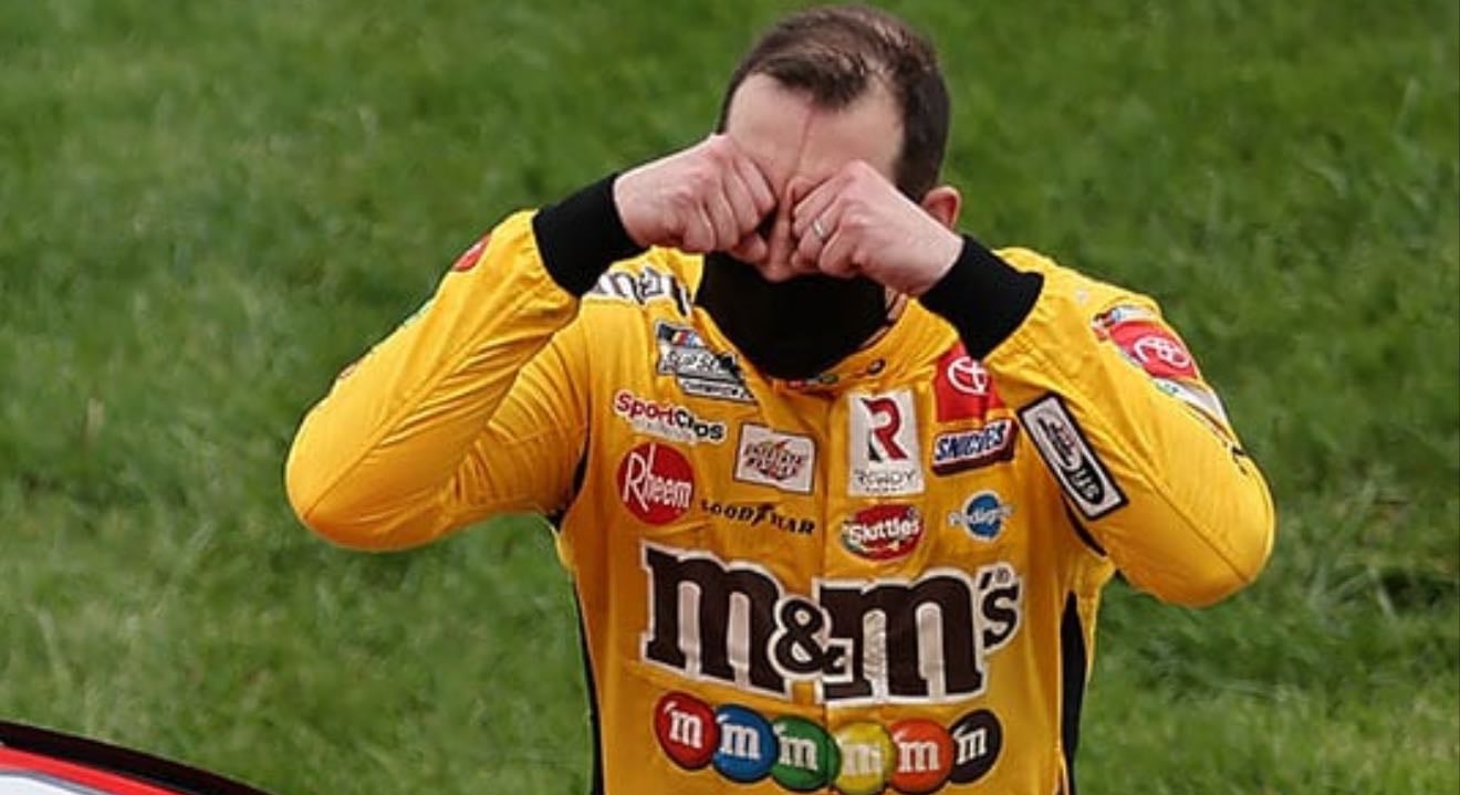 Kansas - Kyle wins on his birthday for 2nd time. Larson clearly was best car but lost lead then made contact with 12. Harvick 2nd. Reddick tire sat in grass forever
