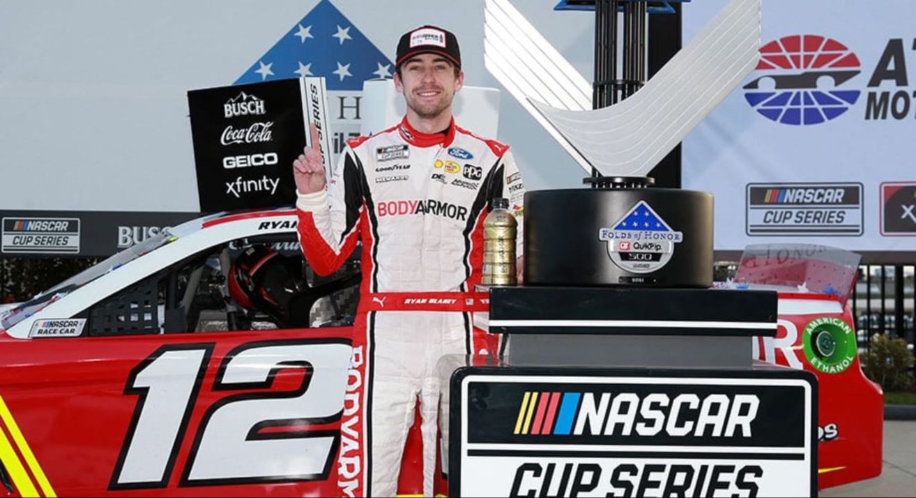 Atlanta - Larson dominated first two stages and led 269 of 325 total laps. But with only two cautions Blaney had better long run car and passed 5 with like 10 to go