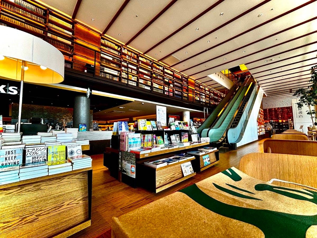 Starbucks Coffee - Tsutaya Books Wakayama Civic Library