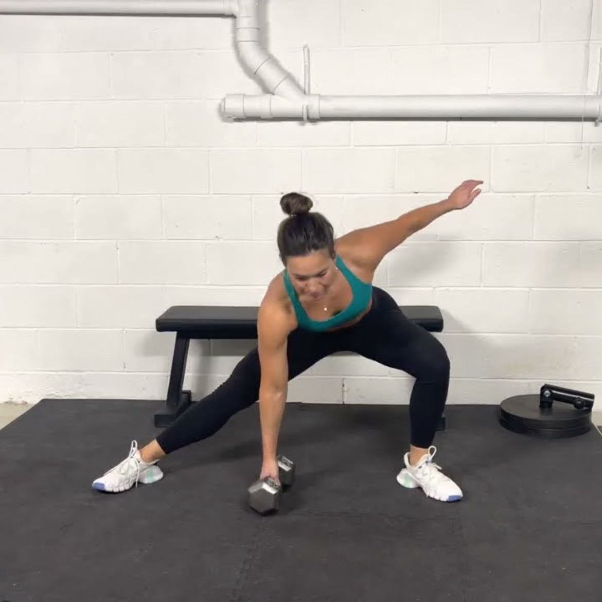 1.5 Handoff lateral lunges - 3 veces