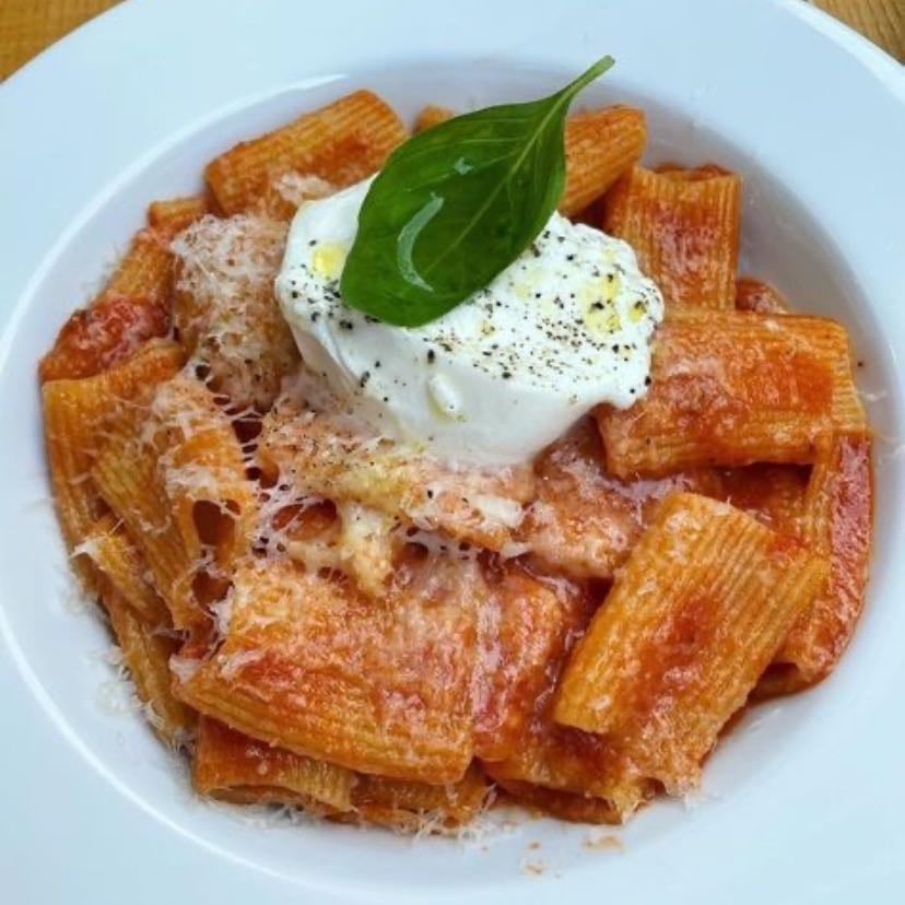 Spicy creamy pasta - Sauce (cottage cheese, arrabiata sauce and chili flakes into a blender), protein of choice and burrata on top (optional)