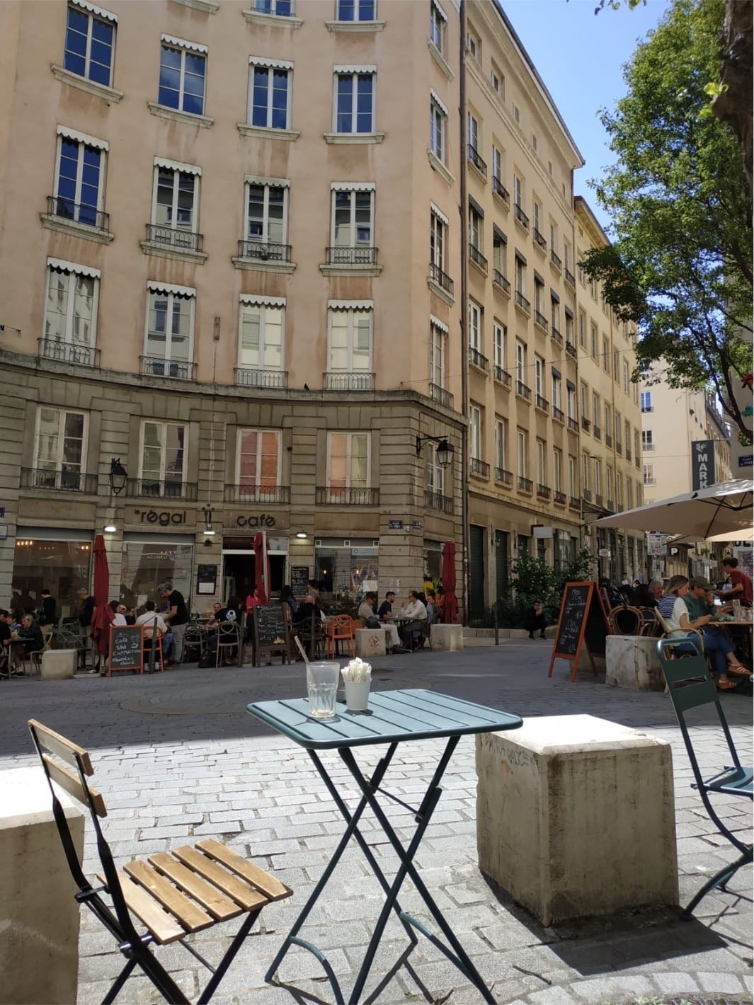 Place Forez - Joli, terrasses