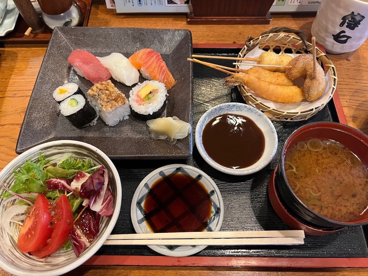 Denshichi Sushi - Hakubaicho