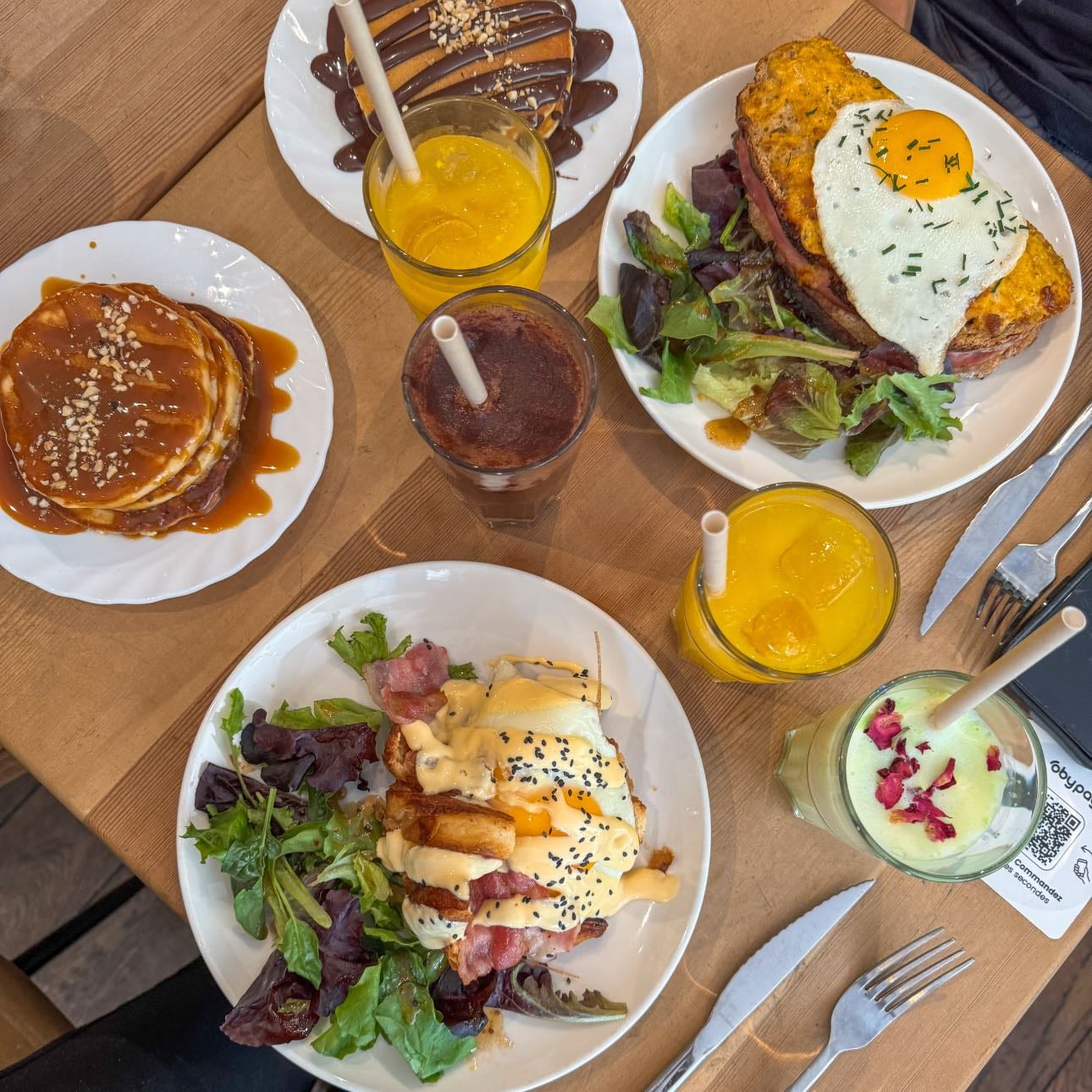 Mamatte Boulangerie Café Lille - brunch - croissant bénédicte - matcha vanille