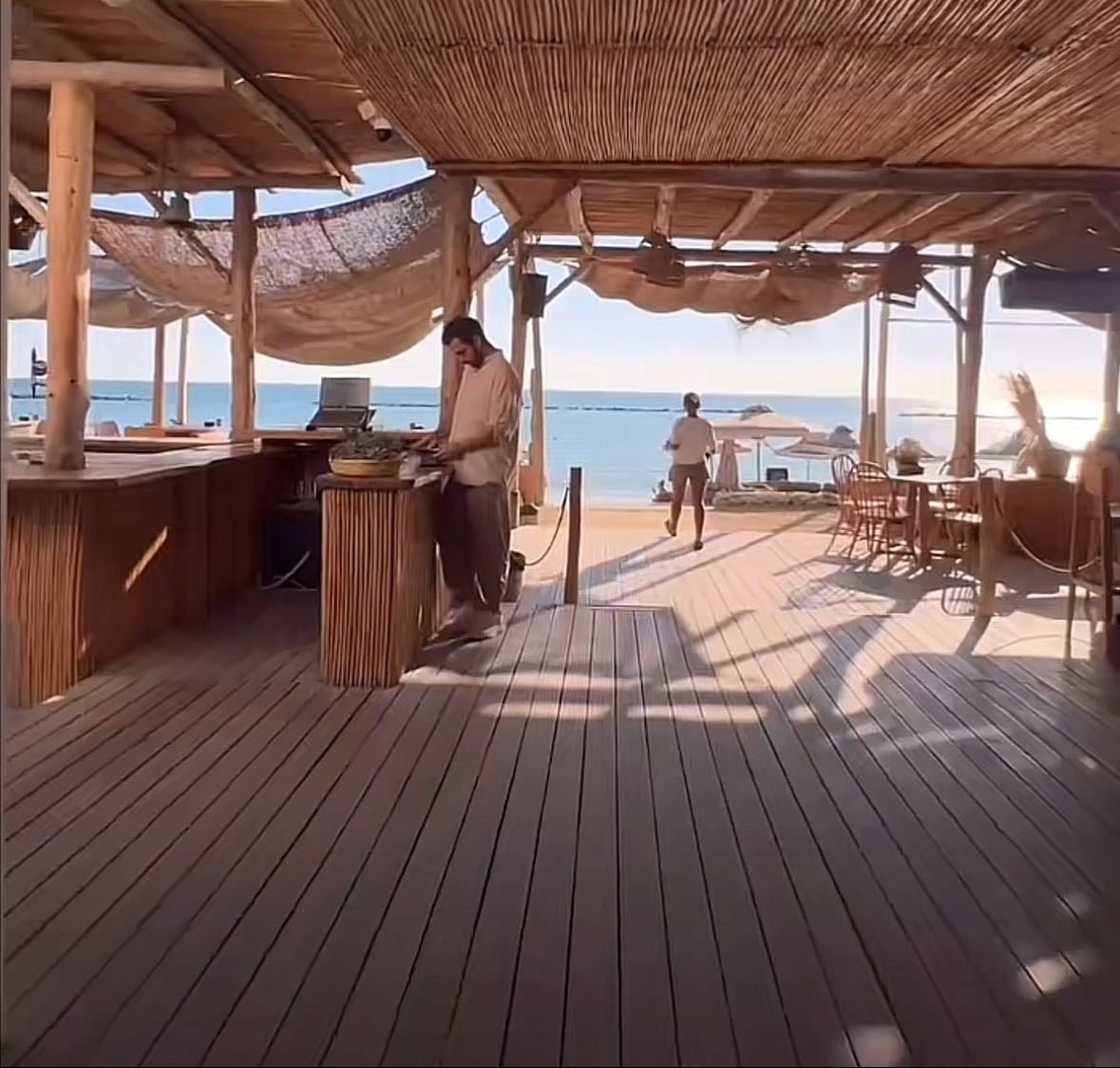 cabana beach bar - 7.50$€ for a pair of sunbeds (no time limit)