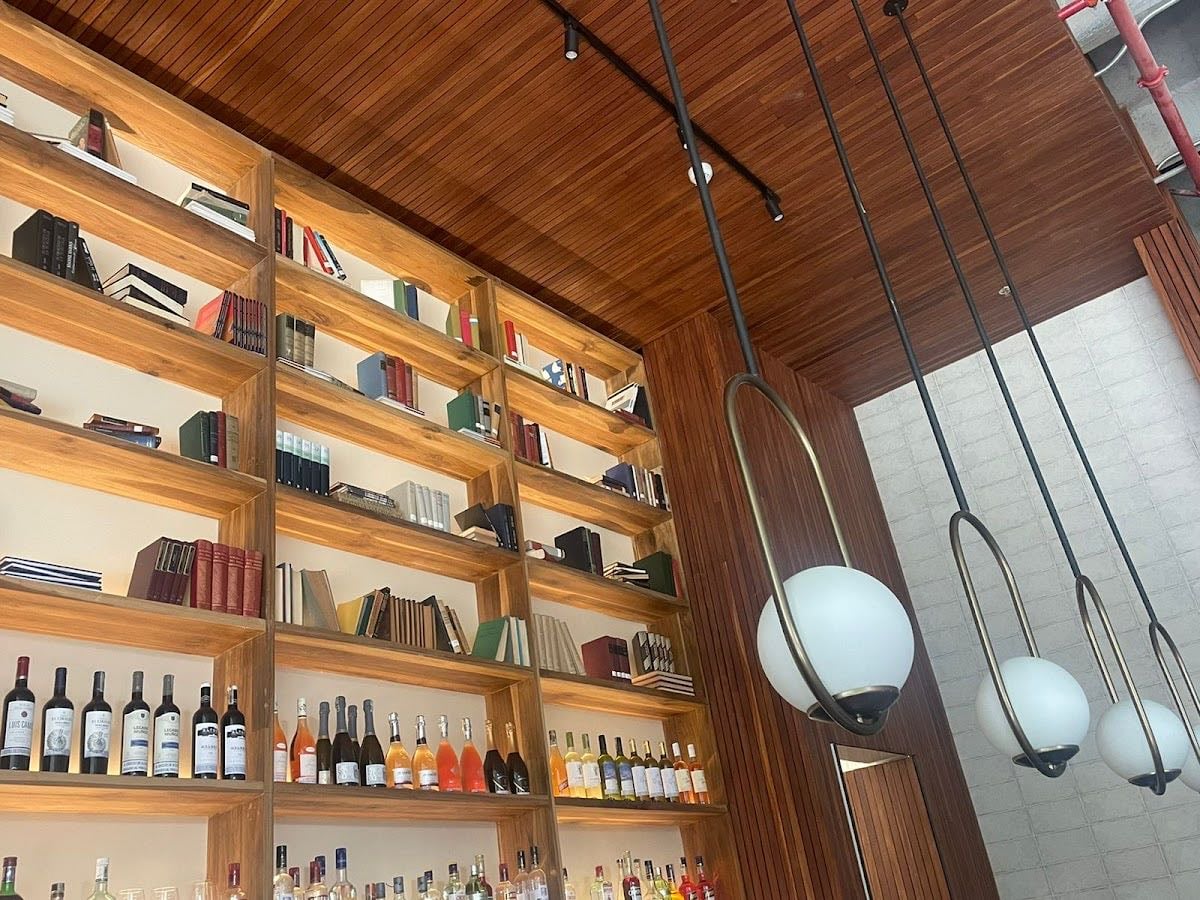 Ely Café Wake - Ubicado en un edificio excepcional: Wake. Buen spot, buena comida, buen café. Vale la pena.