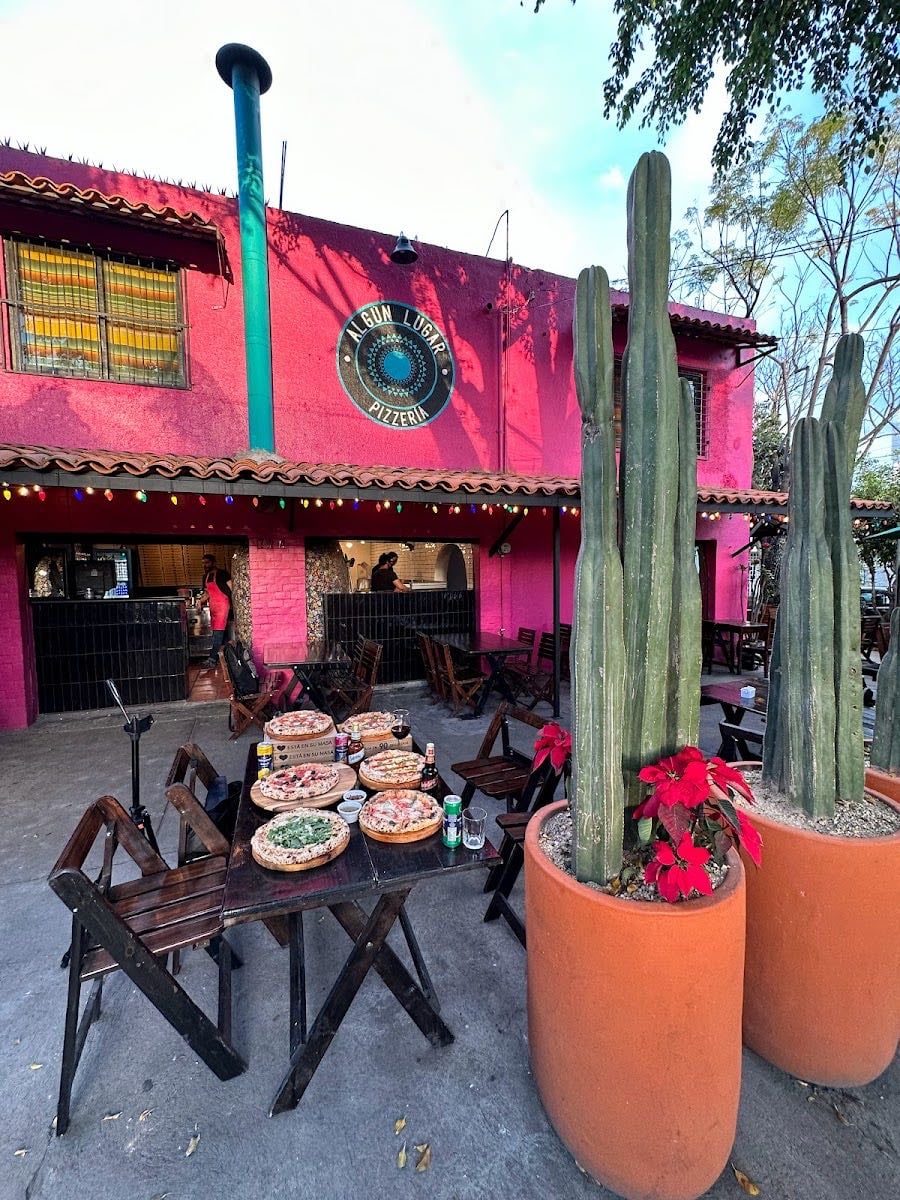 Algún Lugar Pizzería - Pizza spot con opciones 🌱