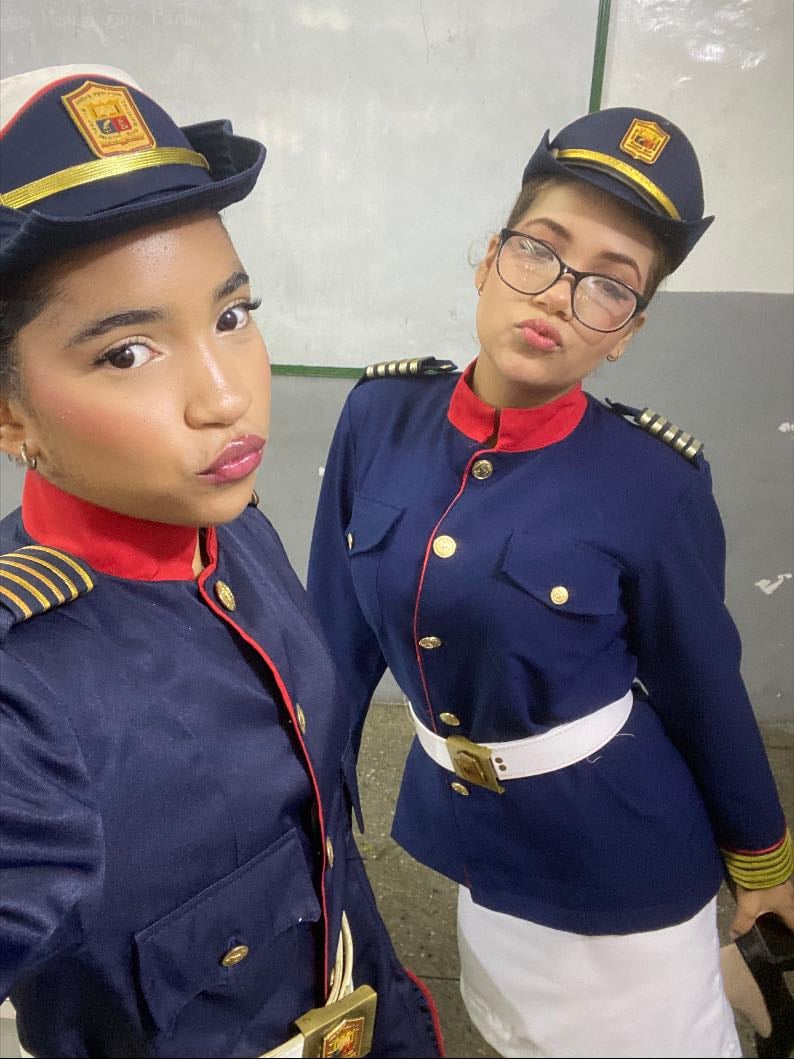 nos graduamos - por fin (siempre voy a extrañar pasar todos los días contigo en el colegio)