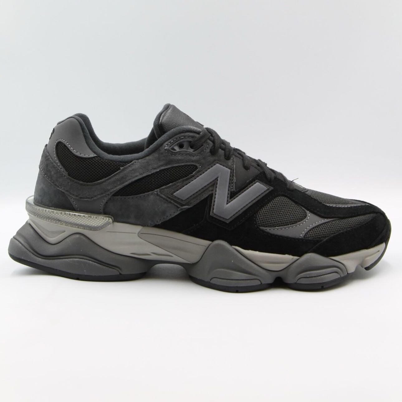 New Balance 9060 en gris y negro Castlerock - $3100 Size 5M