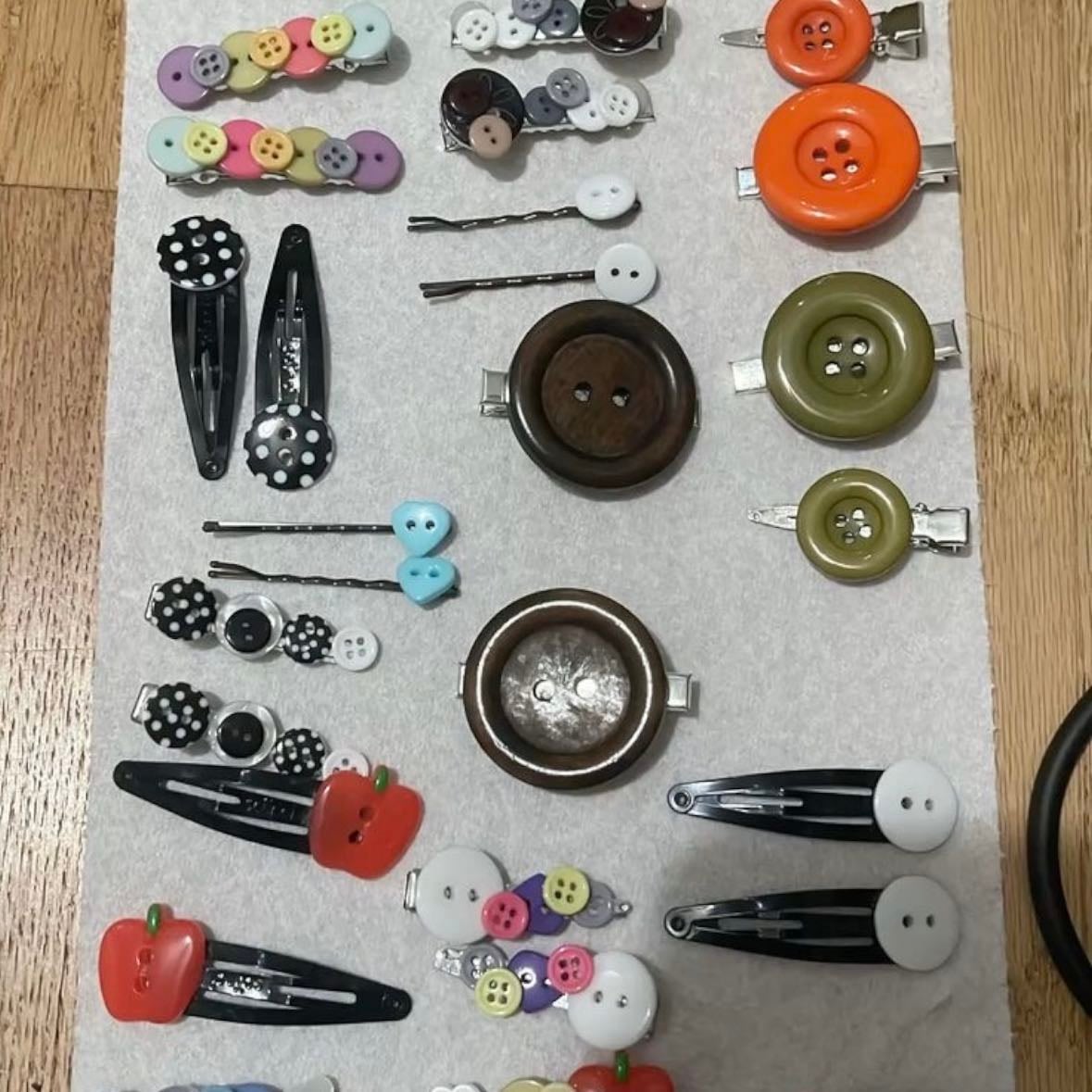 button hair clips