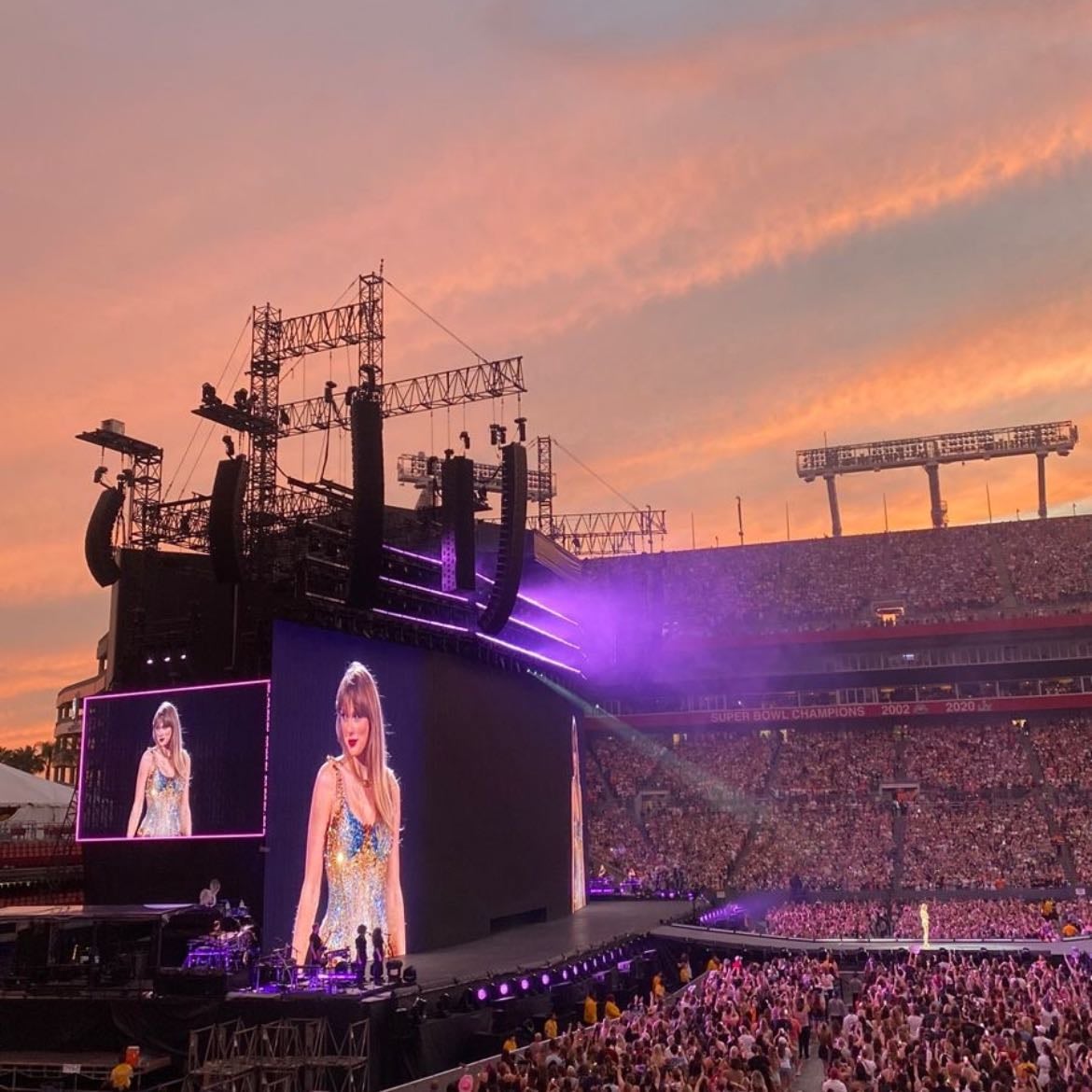 eras tour-tampa n2(4-14-23) - taylor swift-i know this isnt 1D rlly, but its the only concert ive been too!