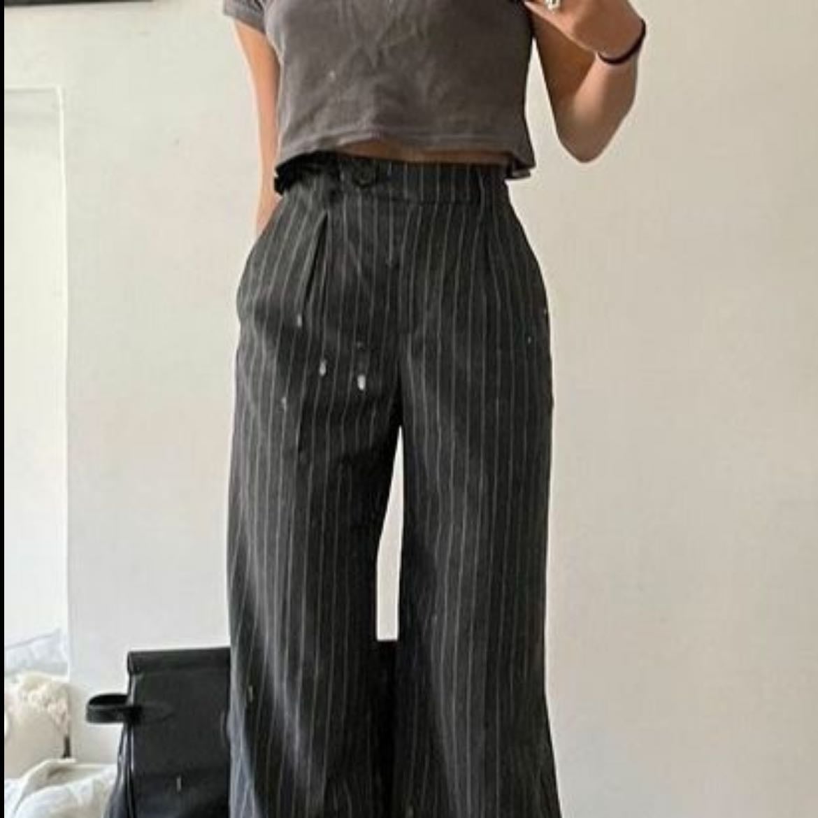 Baby tee π·//βοΈ - Stripped pants, baby tee