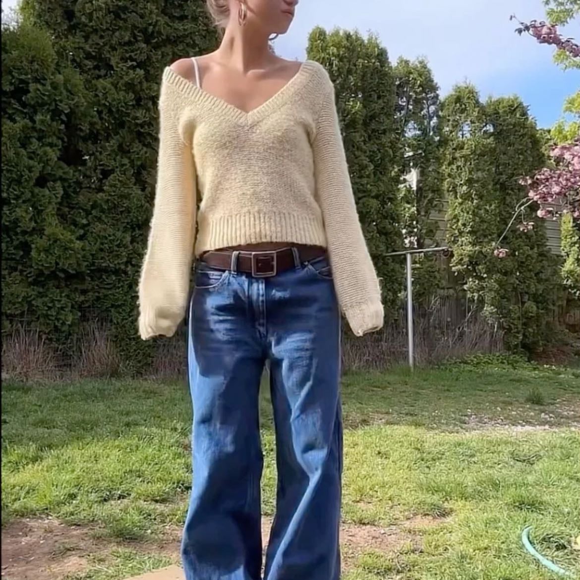 Brown Boots βοΈ//π·//π - Yellow sweater, blue jeans, brown boots