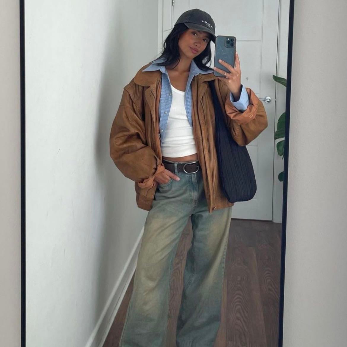 Grey hat fit - Grey hat, blue shirt blue, jeans