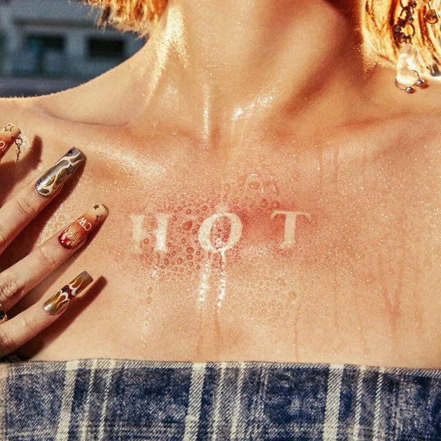 HOT - Song · LE SSERAFIM