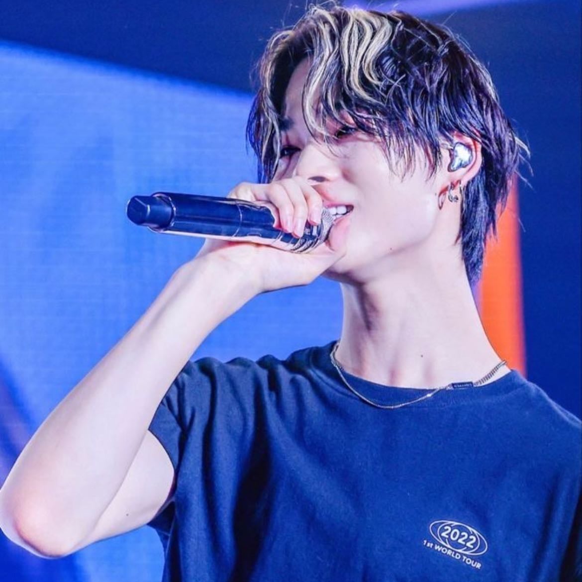 NK Manifesto Tour bicolor hair