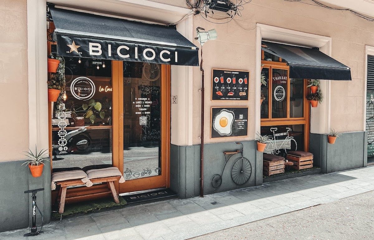 Bicioci Bike Café - Café & croissant 3€
