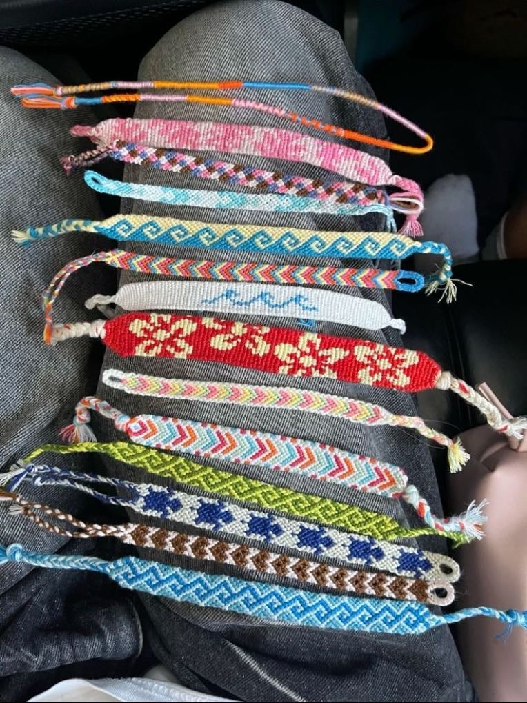 pulseras - son re lindas y quedan super bien, además hay mil formas de hacerlas!