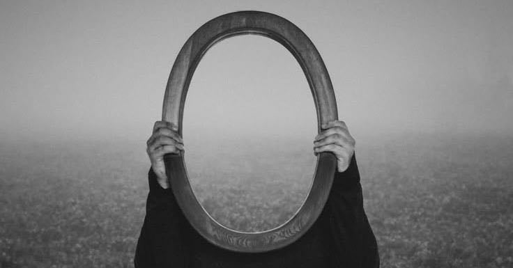 síndrome do impostor ou personagem que manipula a narrativa? - monólogos de uma melancólica