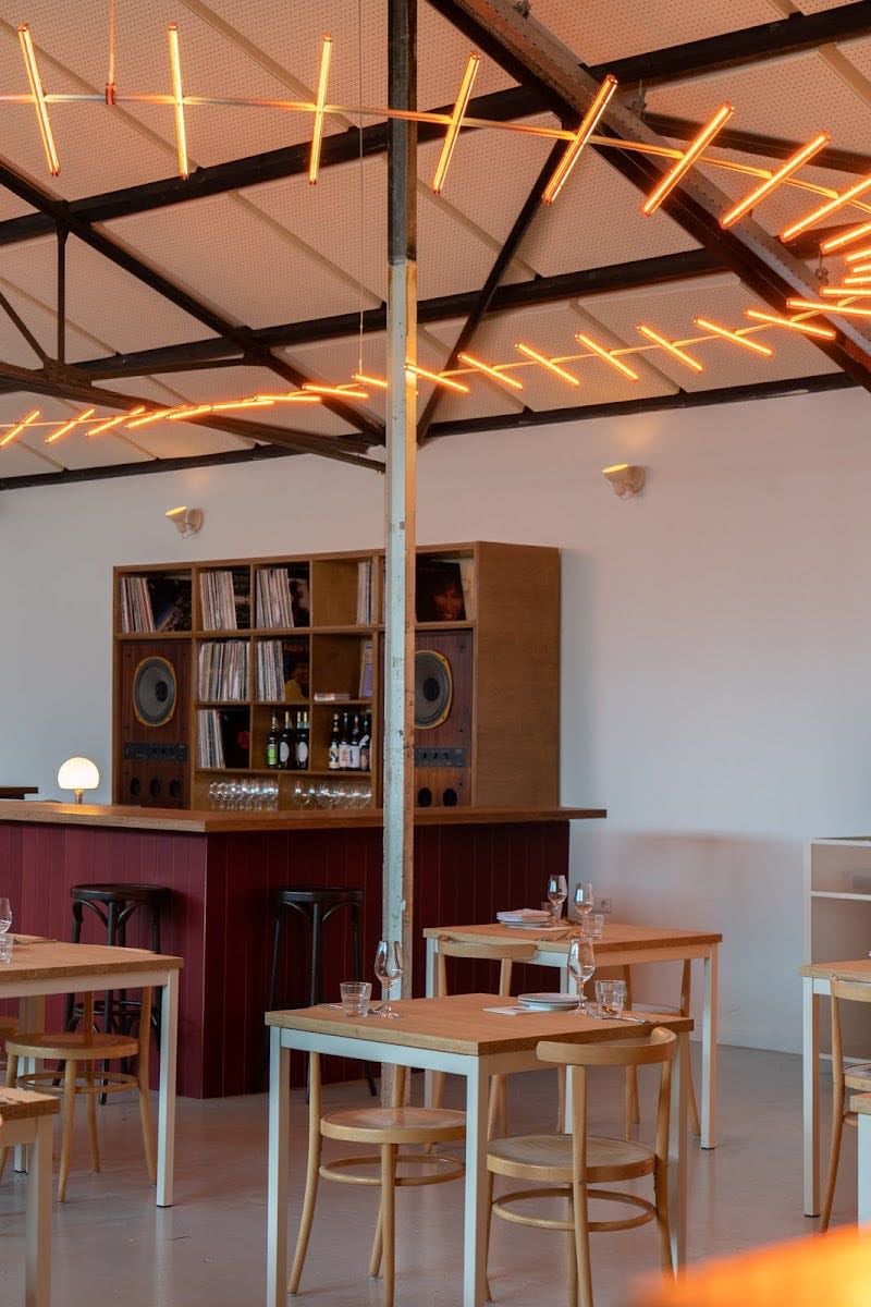 cornerstore - Wine bar and viby music
