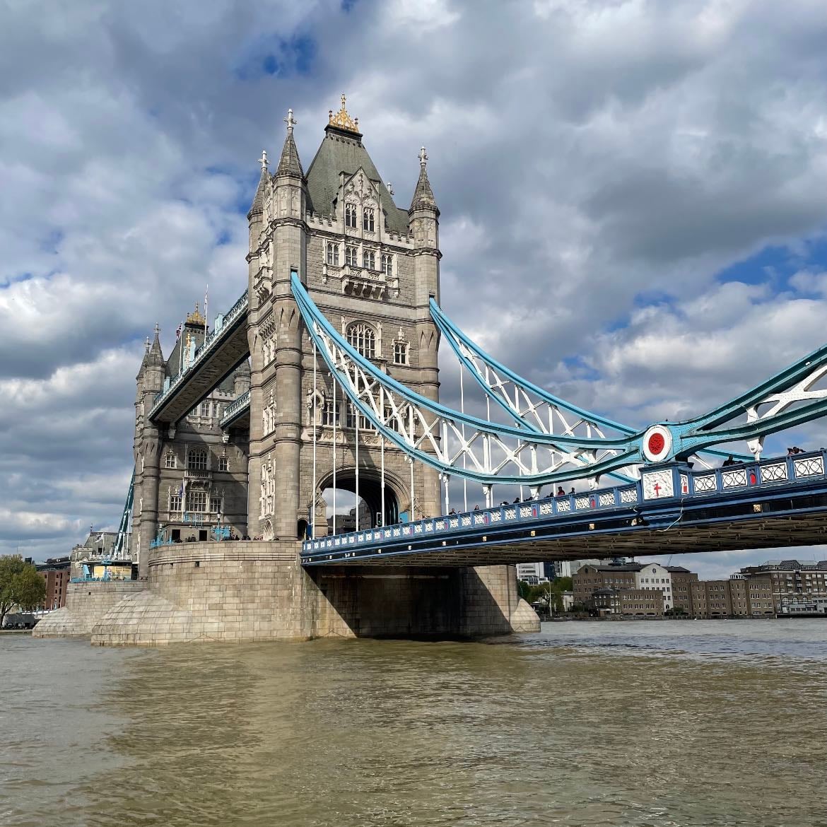 Tower Bridge - Midnight Memories mv location!