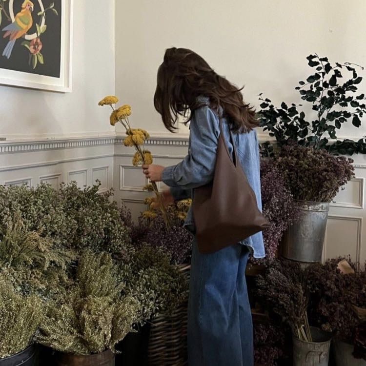 make a flower arrangement