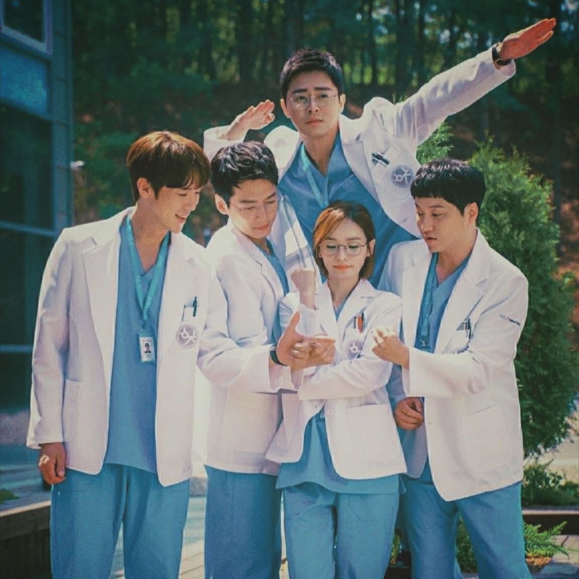 Hospital Playlist - 이우정, 신원호 · 2020