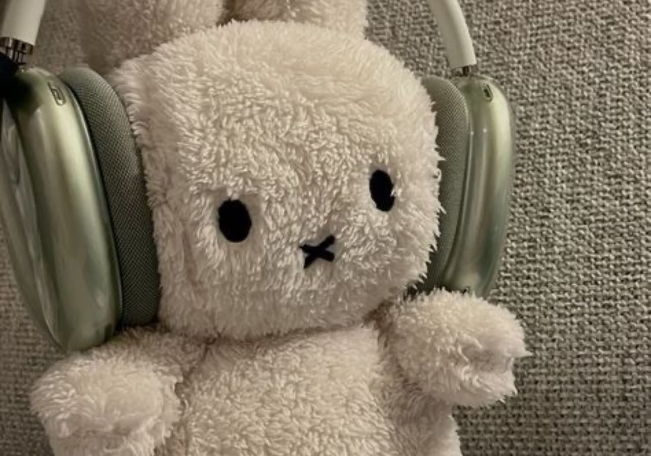 The songs - Music hypelist by Samantha Aguirre