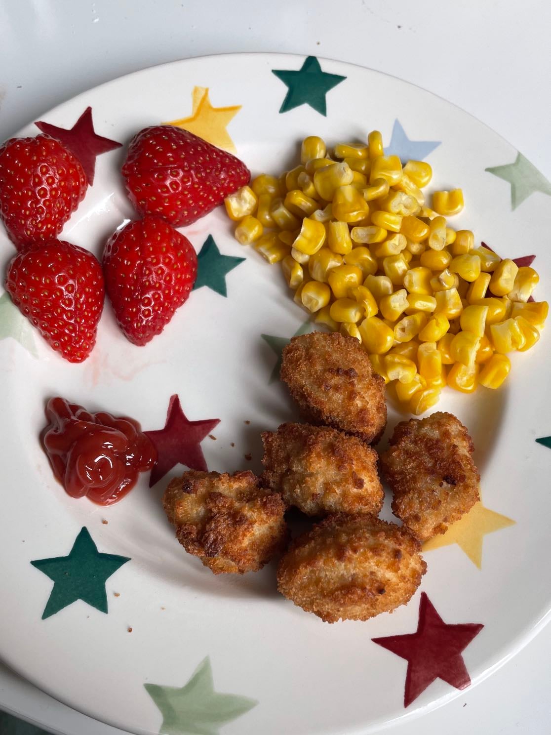 Chicken, sweetcorn + strawberries ~ 132kcal - 5 Chicken munchies ~ 101kcal
20g Sweetcorn ~ 17kcal
40g strawberry ~ 14kcal