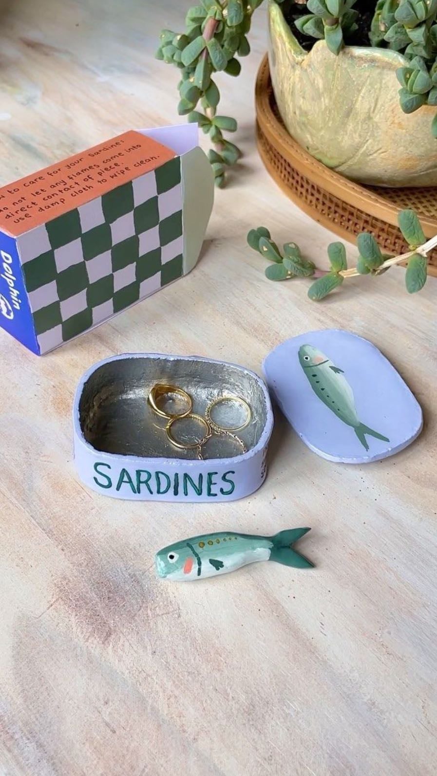 Clay sardine can
