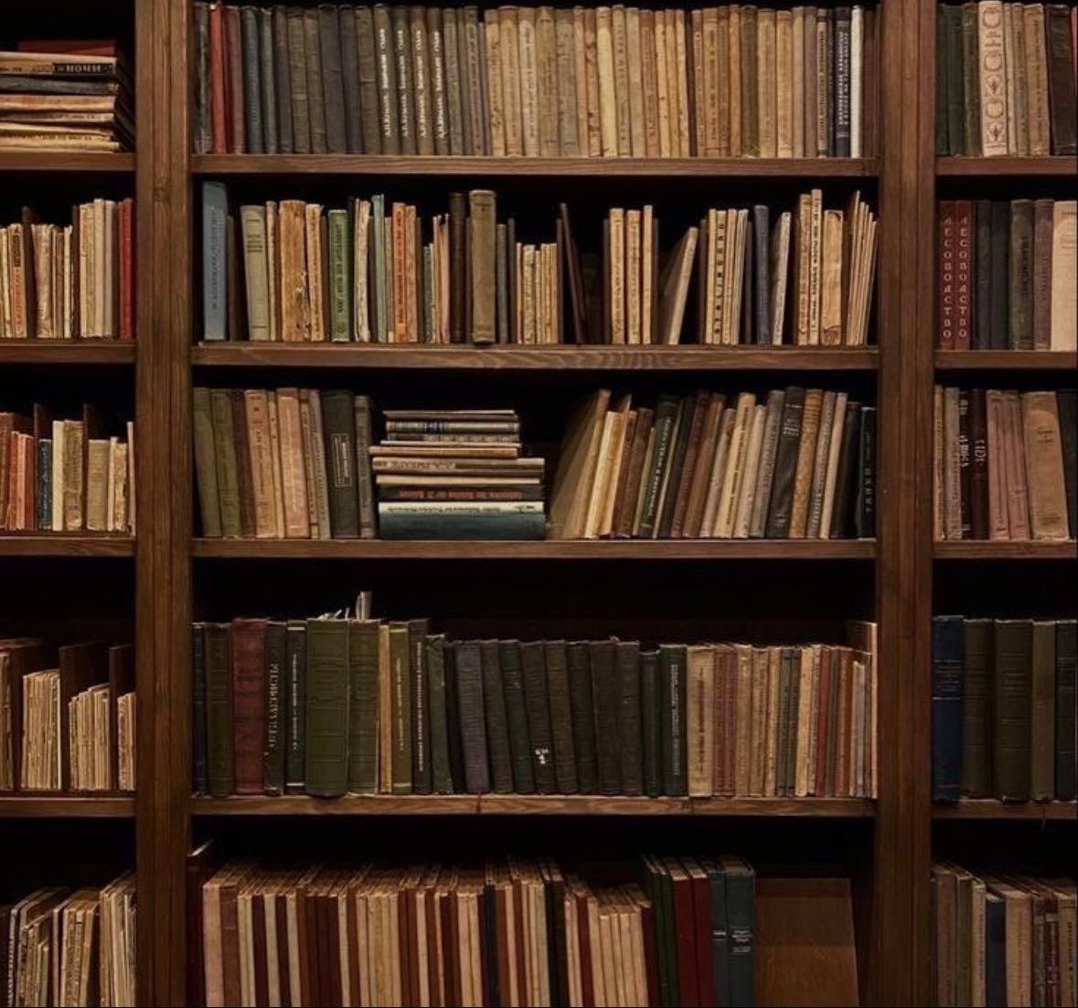 Favourite books - Books hypelist by Holly Poyser