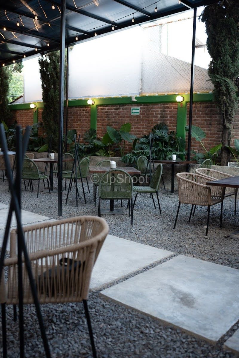 Templo Bonsai Café Jardines Alcalde - Chilaquiles y waffles 🧇🤌🏻