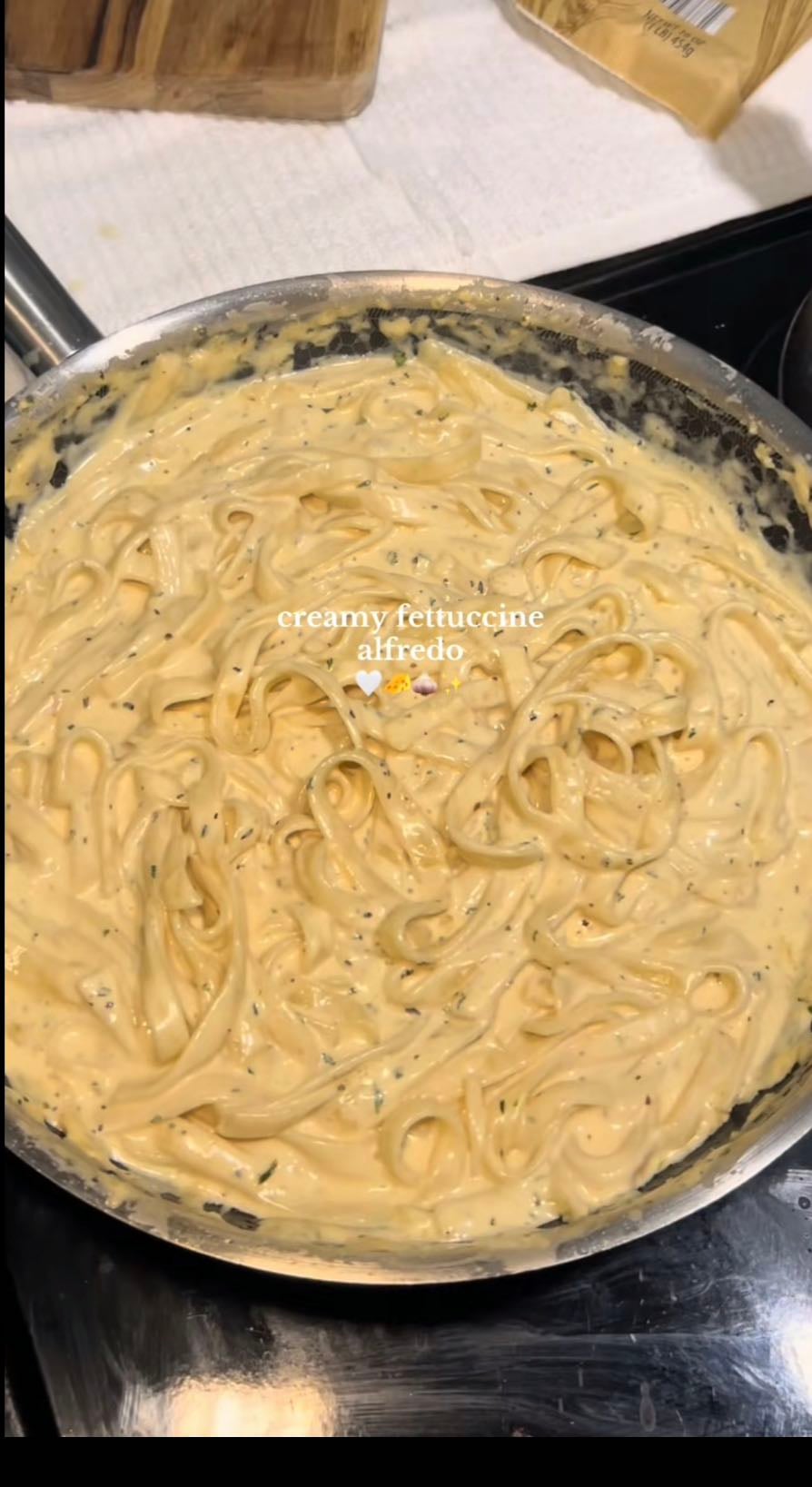 creamy fettuccine alfredo - @sugarspiceddreams